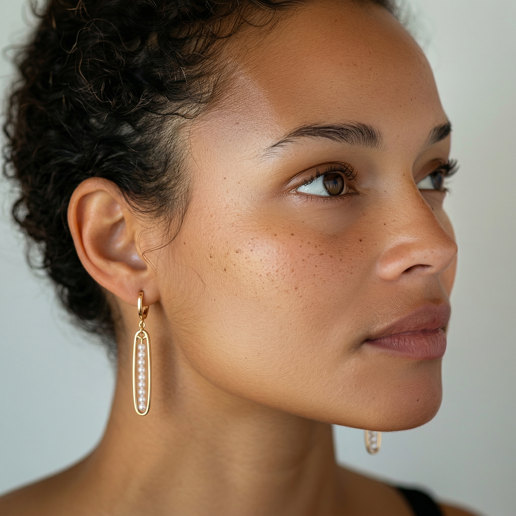 Lyric Earrings (Pearl)
